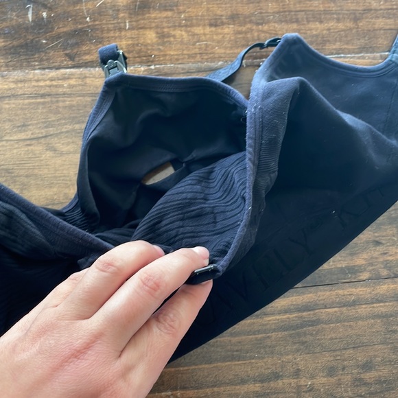 Sublime® Hands-Free Pumping & Nursing Bra - Picture 4 of 5